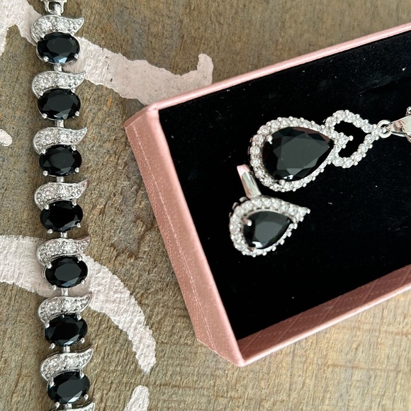 Jewelry - Wedding rhinestone Elegant Black and Silver Jewelry Set